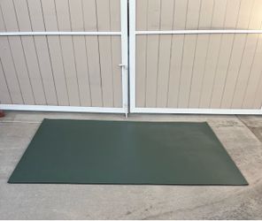 New rubber mat 48” x 72”