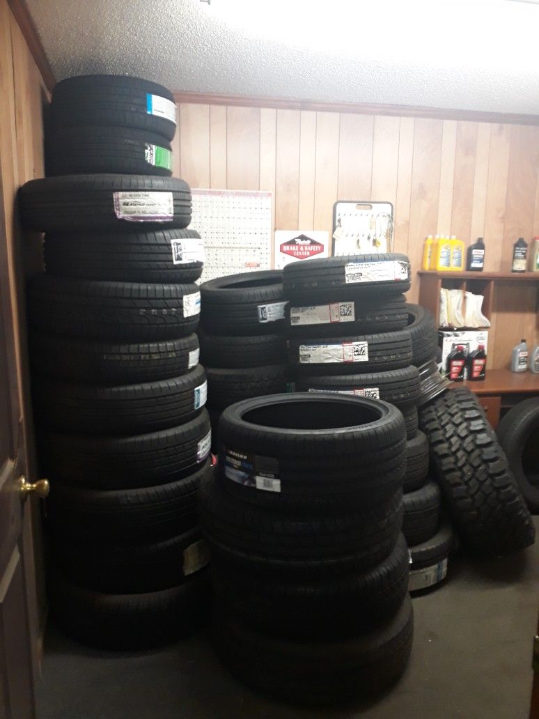 BRAND NEW TIRES AND RIMS & LIFTKITS