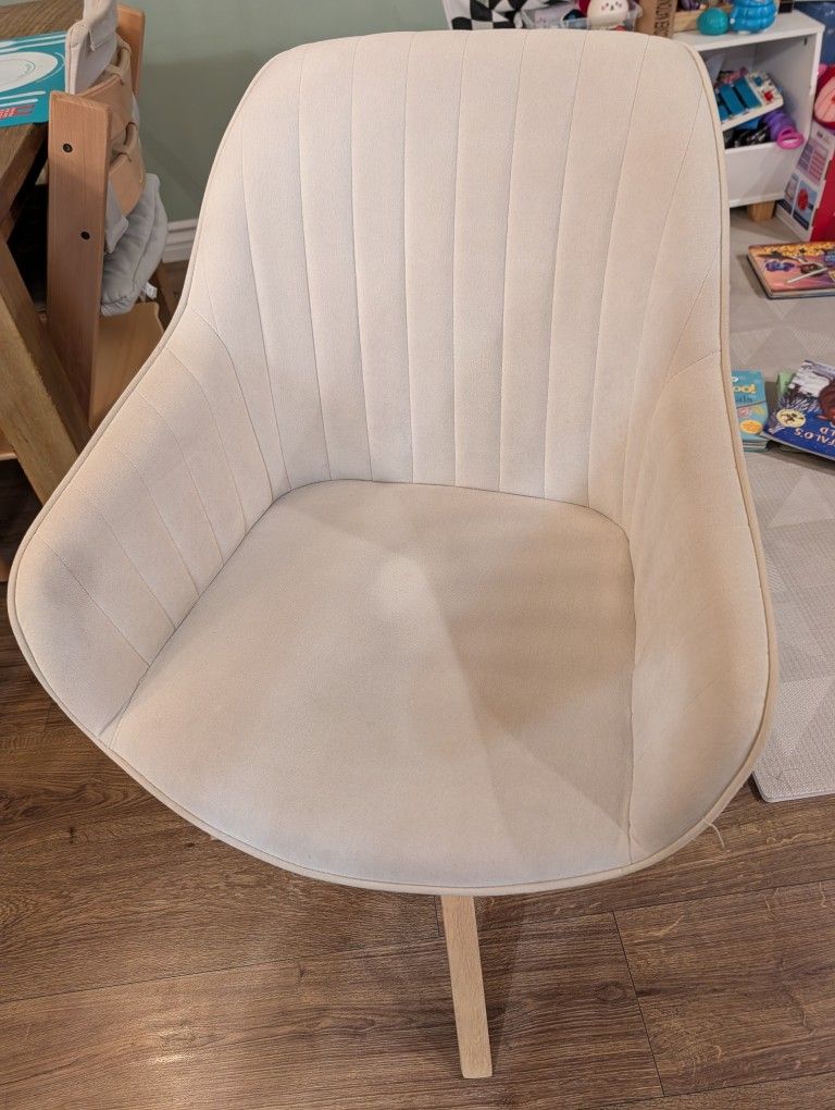 Comfortable White Accent Chair