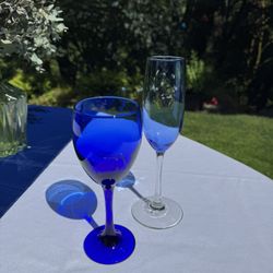Blue Wine Glasses, Champagne Flutes and Table Runners