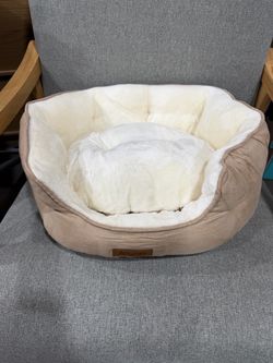Round soft bed for cats or dogs, small up to 15 lbs
