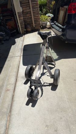 Three wheel Golf club Court super light very good condition