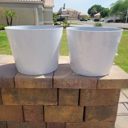 Vigoro Large White Resin Planter 16"W X 12"H