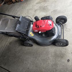 Hrc 216 Honda Comercial lawn mower.