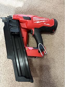 Milwaukee M18 FUEL 3-1/2 in. 18-Volt 21-Degree Brushless Cordless Framing Nailer