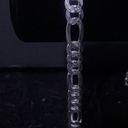 25.1grams soild sterling silver 925 diamond cut solid bracelet.