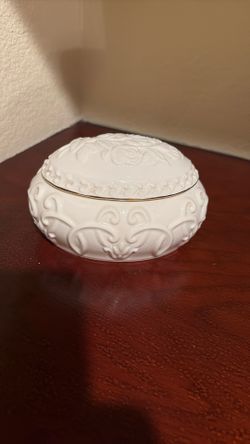 Lenox Jewelry Music Box