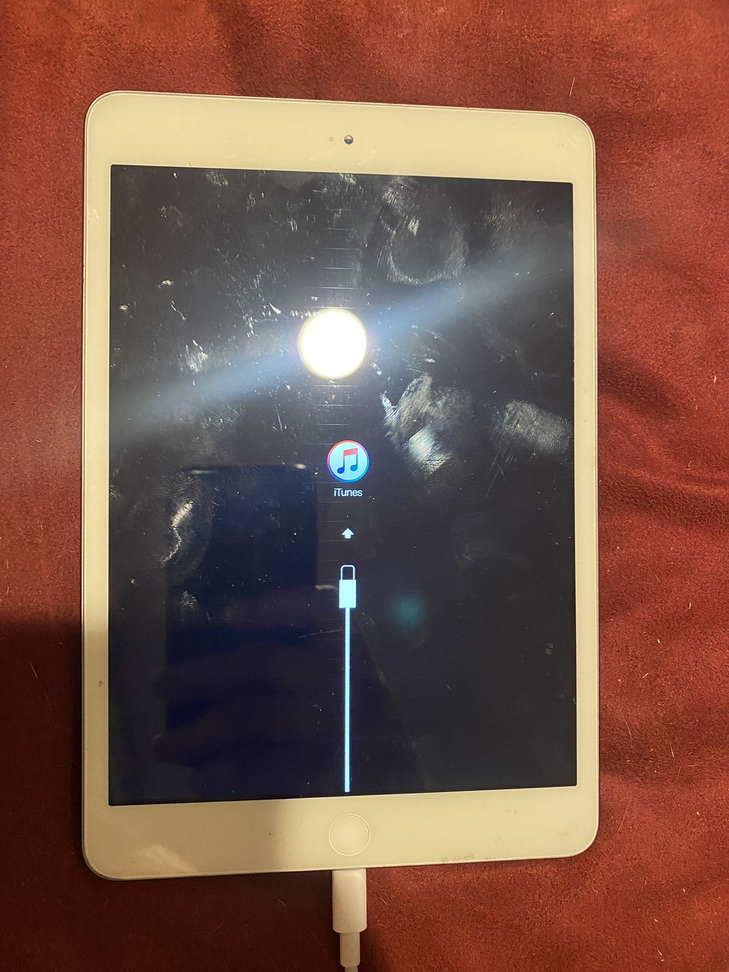 Apple iPad 2 Mini Tablet A1489 16GB  (White) Powers On Not Working Parts Only!!!