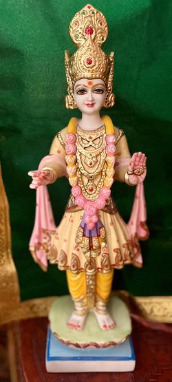Lovely Marble Statue Of Hindu God: Lord Swaminarayan