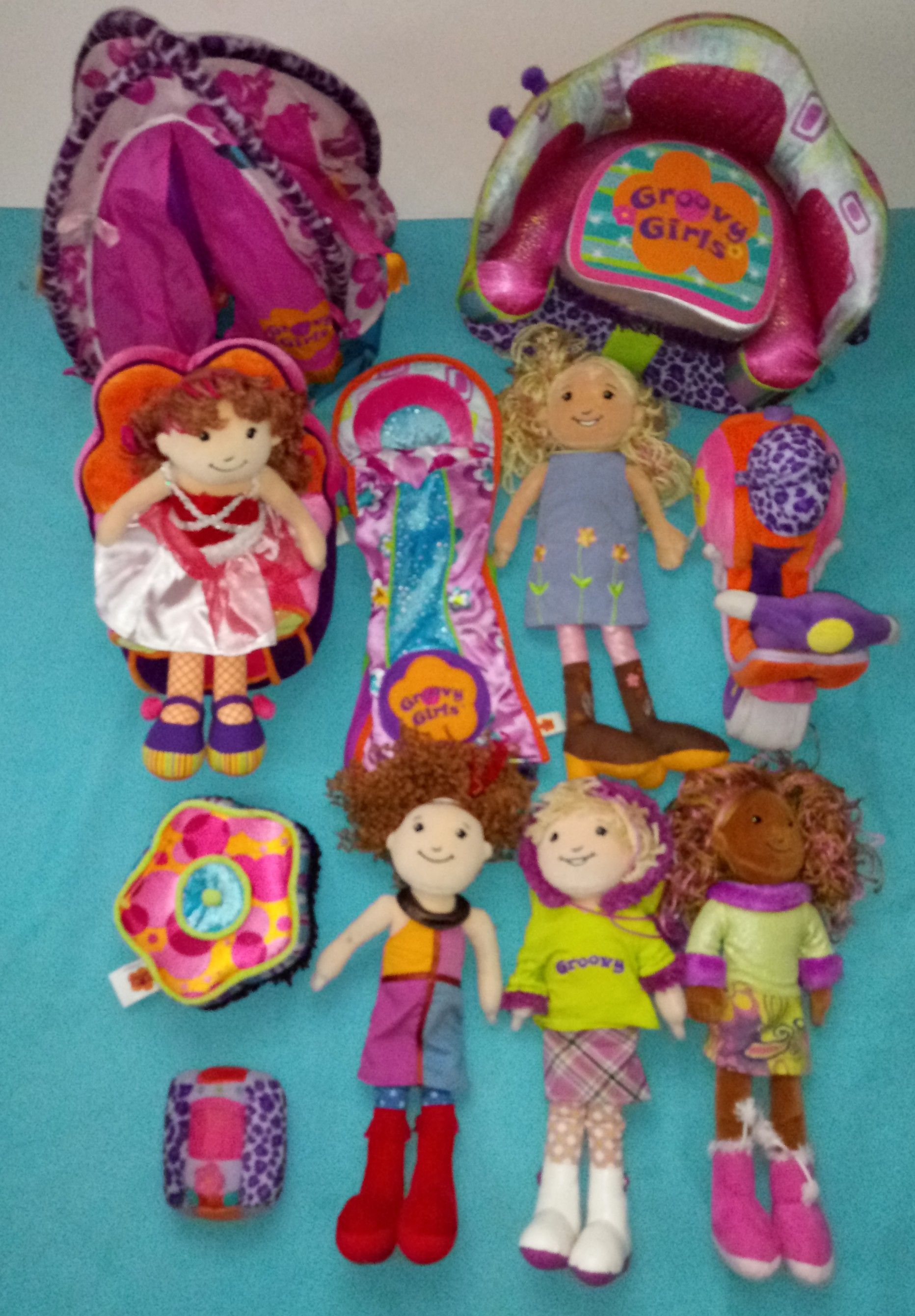 Groovy Girls 8 inch Plush 5 Dolls+Furniture