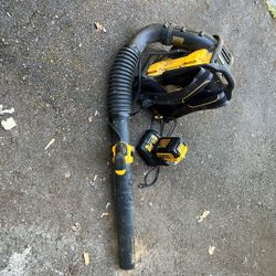 DEWALT 40-volt Max 450-CFM 142-MPH Brushless Backpack Cordless Electric Leaf Blower