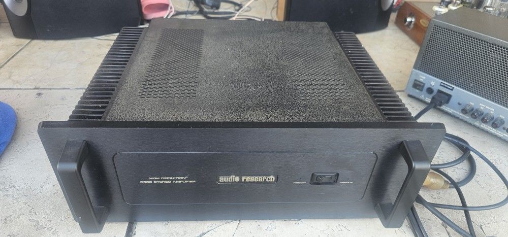 Audio Research Model D300 Power Amplifier- Working 