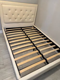 Full size Bed Frame with Tufted Headboard