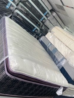 Queen mattress pillowtop 🦖