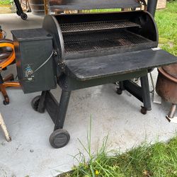 TRAEGER GRILL