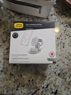Otterbox 3 In 1 Charging Station