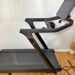 Peloton-Treadmill+Accessories 