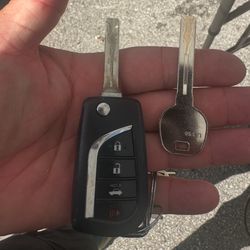 Toyota remote flip key cut and programmed