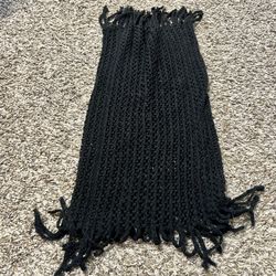 Women’s black knitted infinity scarf
