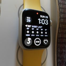 Apple Watch 7 - 41mm Aluminum Case