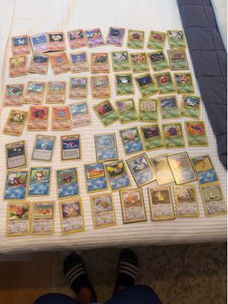 61 Pokémon cards