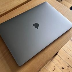 Apple MacBook Pro 15.6” Retina Display | i7 8850H | 16GBRAM  | 512GB Nvme SSD | Radeon 560X | Super Fast & Ready to Use