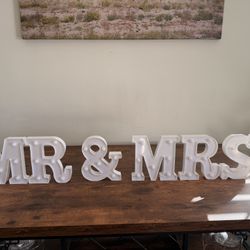 Mr & Mrs Sign