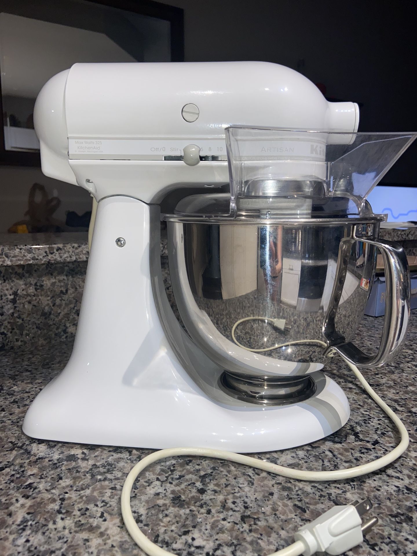 Mixer Kitchen Aid Professional 5 Plus With Accessories for Sale in Boca  Raton, FL - OfferUp