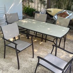 Outdoor patio table and chair