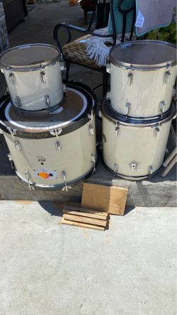 Drum set (cheap)