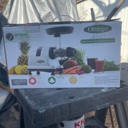 Omega J8007 Silver Juicer