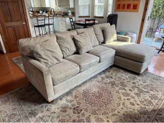 Queen sleeper/sofa with chaise tongue