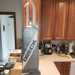Oreck XL Extended Life Vacuum Cleaner Very Low Use 