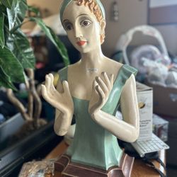 🧵 1. Vintage Art Deco Lady Bust / Mannequin 