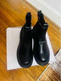 Black boots women’s  size 10