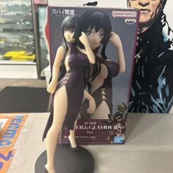 Bandai Namco Spy Room Glitter & Glamours Thea figure 9 “ inches tall 