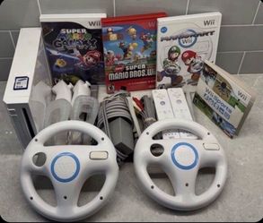 Nintendo WII Bundle with Games and Controllers