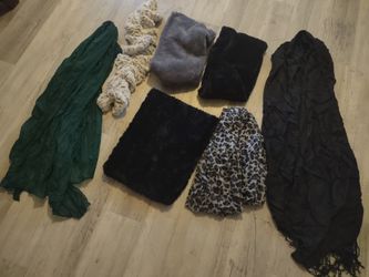 Set of 7 scarves never worn