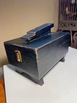 Vintage Wooden Shoe Shine Box. A Great Addition To Your Collection
