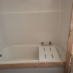 Shower Stall : Fiberglass One-piece Tub Shower W/Folding Seat