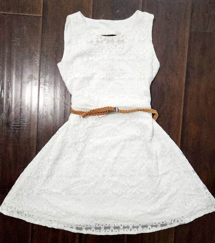 Girl's lace dress size 10/12