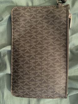 Michael Kors Wristlet – Dark Grey, Stylish & Sleek!