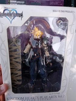 Final fantasy cloud kingdom hearts figure