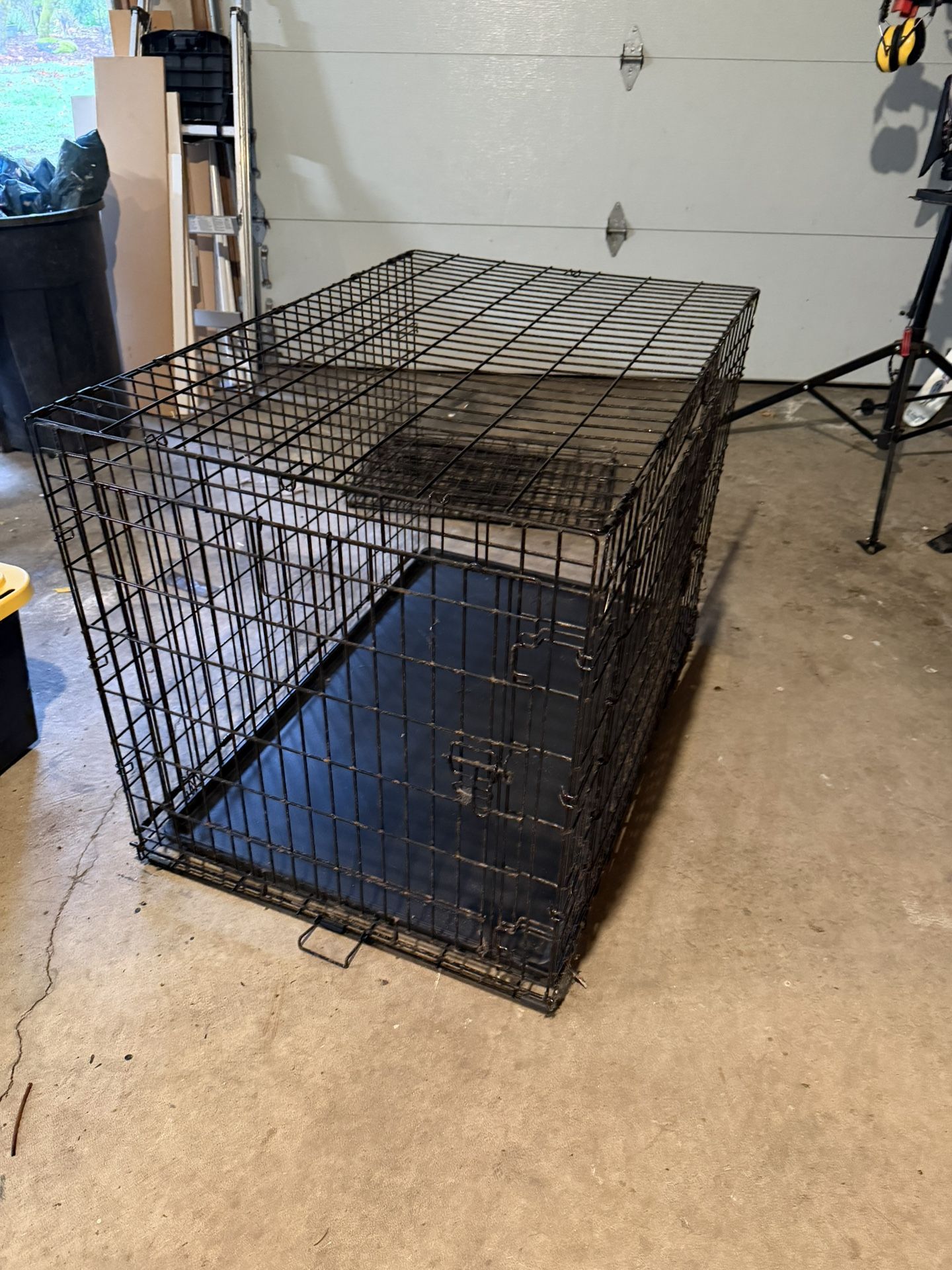 Medium To Large Dog Kennel 24x24x42