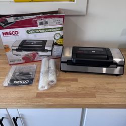 NESCO Deluxe Vacuum Sealer VS-12