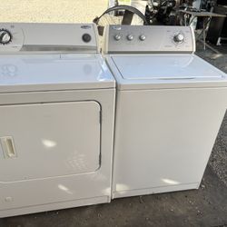 WHIRLPOOL WASHER AND GAS DRYER SET