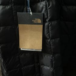 The North Face Woman’s Slim Fit Jacket 