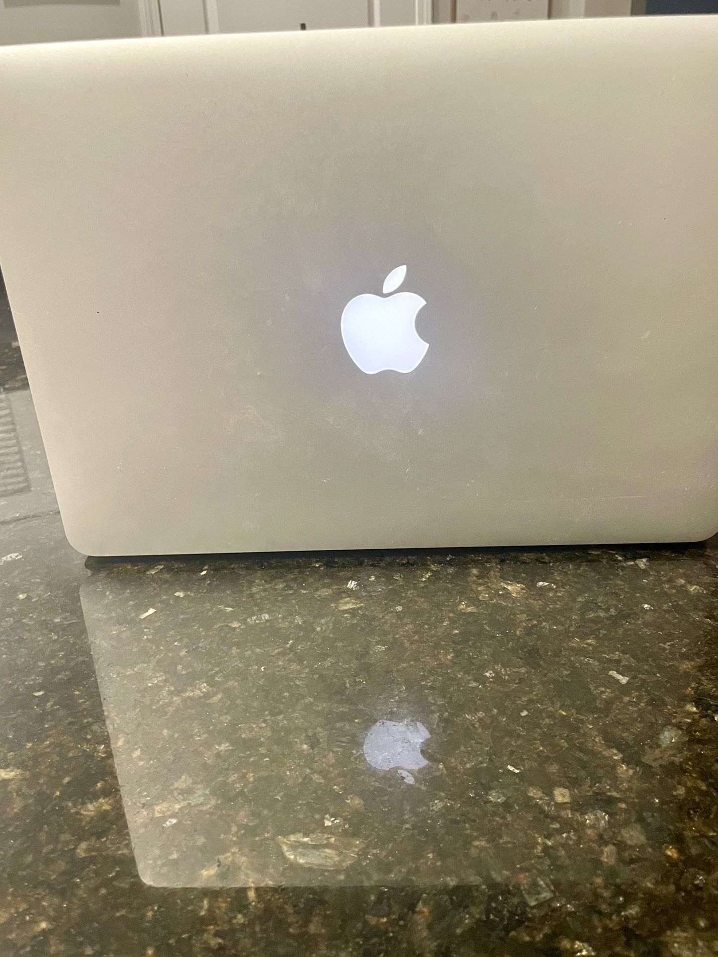 Apple MacBook Air 13" (Mid 2013) - Core i5 1.3GHz 4GB Ram 128GB SSD