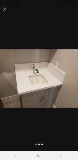 Bathroom Vanity Cabinet with White Quartz Countertop & Sink – 30" – Like New