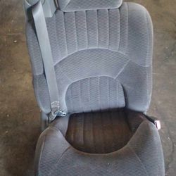 2000 Bonneville passenger seat  like new